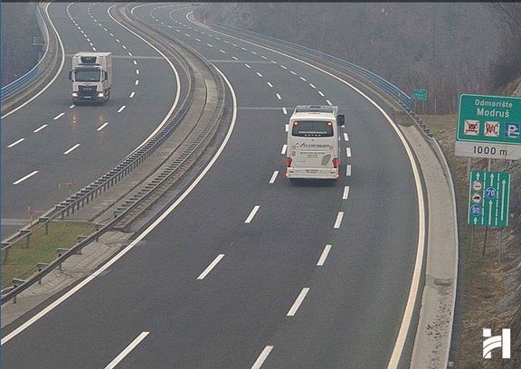 Stanje na cestama: Kvar na A2, ograničenja zbog vjetra i gužve u zonama radova