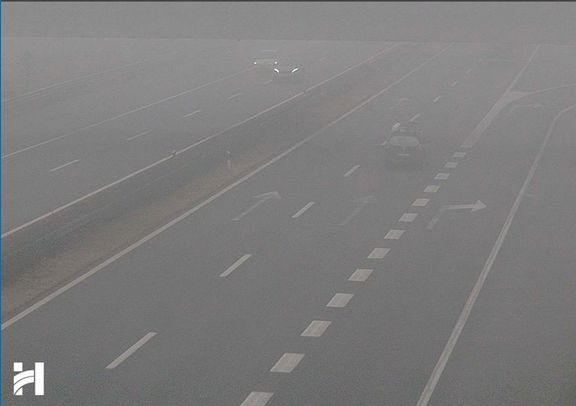 Stanje na cestama: Magla, odroni i radovi usporavaju promet