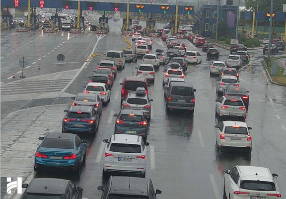 Pojačan promet prema moru i unutrašnjosti, kolnici mokri i skliski – oprez zbog nesreća i kolona