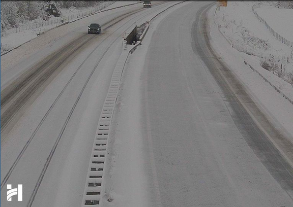Zbog prevrtanja i požara kamiona zatvorena A1 kod Svetog Roka, promet u prekidu