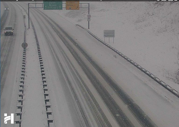 Zima paralizira promet: Snijeg u unutrašnjosti, olujna bura i crveno upozorenje za sjeverni Jadran