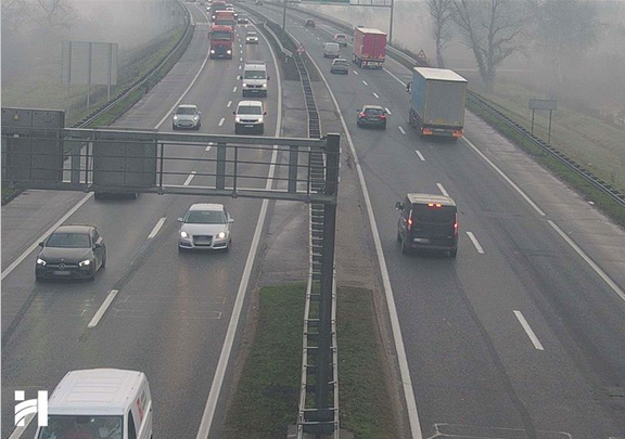 Kaotični uvjeti na cestama: Mokri kolnici, magla i nesreće usporavaju promet, kolone na A3 i do šest kilometara