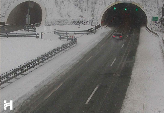Zimski uvjeti paralizirali promet tegljača prema Rijeci i Istri, u prekidu i više katamaranskih linija