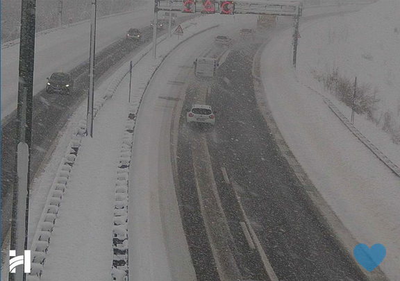 Snijeg zatrpao autocestu, Zagreb u kolapsu, nastava otkazana diljem Hrvatske