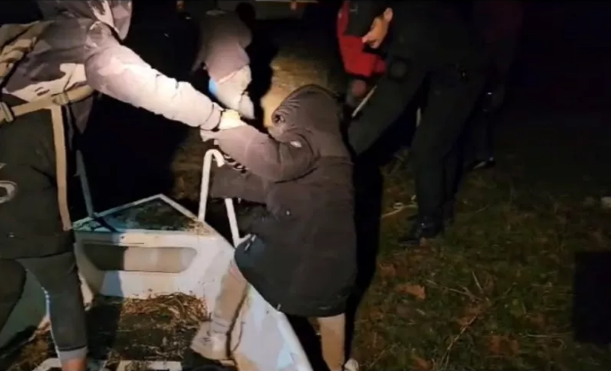 Spašavanje 28 migranata iz poplavljene šume uz pomoć HGSS-a i specijalaca iz Lučkog kod Novske