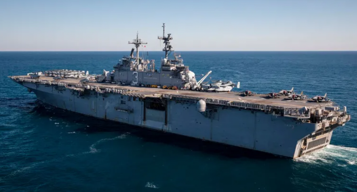 Procurile informacije o uznemirujućem incidentu, američki ratni brod vrebala dva NLO-a!