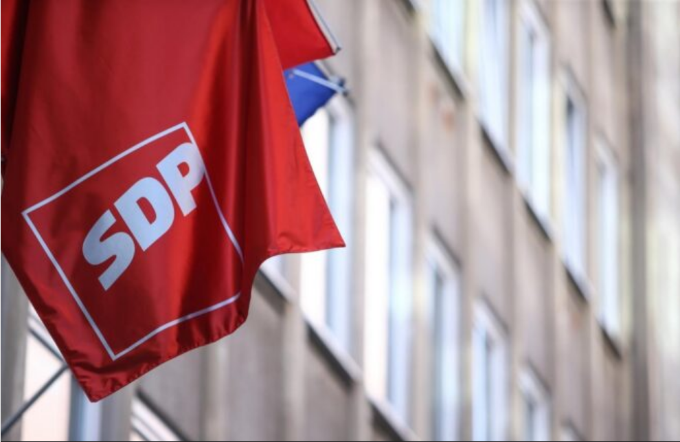 U TIJEKU JE ODLUČUJUĆA SJEDNICA U SDP-u, A PRISUSTVO JEDNE OSOBE UZBUDILO JE MNOGE: ‘Stari ako ti od tamo izvještavaš… Game over’