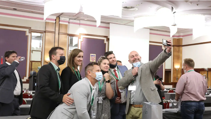 Skupštinu nisu konstituirali, ali bitno da su opalili jedan selfie