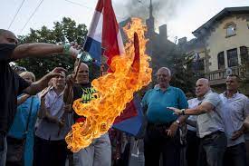 HAŠKI SUD ŠEŠELJU DOZVOLJAVA DA OD NJIH RADI BUDALE! Četnički vojvoda ne krije zadovoljstvo: Živ i zdrav svakodnevno promiče veliku Srbiju