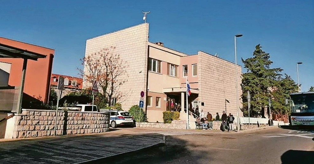 Ne mogu do papira: Hitno trebamo 30.000 sezonaca, a na radnu dozvolu čekaju pravu vječnost!