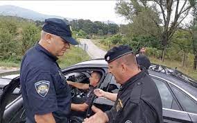 Težak incident na prilazima Kninu: veterane HOS-a predvođene pukovnikom Skejom ‘pokupili‘ policajci