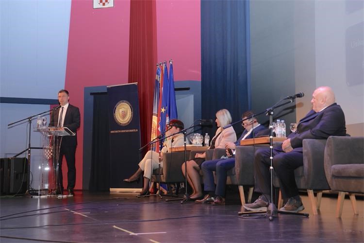 Stručni seminar o zakonskim novostima vezanima uz braniteljsko-stradalničku populaciju u Daruvaru okupio više od 150 sudionika