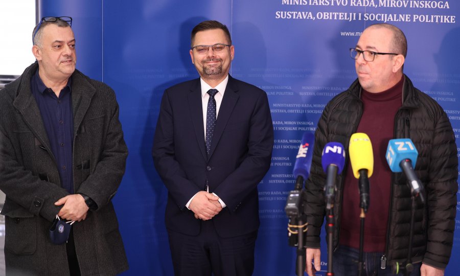 Održan treći sastanak Vlade i sindikata: ‘Isplata božićnica je neupitna‘