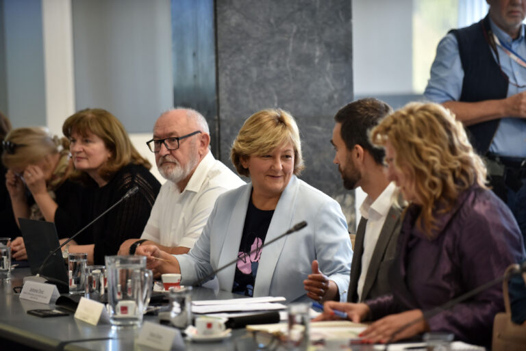 Rast plaća 5, a potom 12 posto, uskrsnica 100 eura, božićnica 300 eura. Sindikati: ‘Pristojno‘