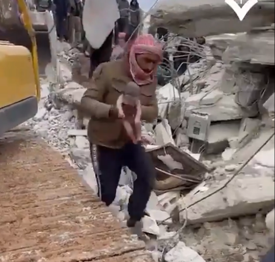 Mladi bračni par iz Sarajeva želi usvojiti bebu rođenu u ruševini u Siriji: Dat ćemo joj svu ljubav!