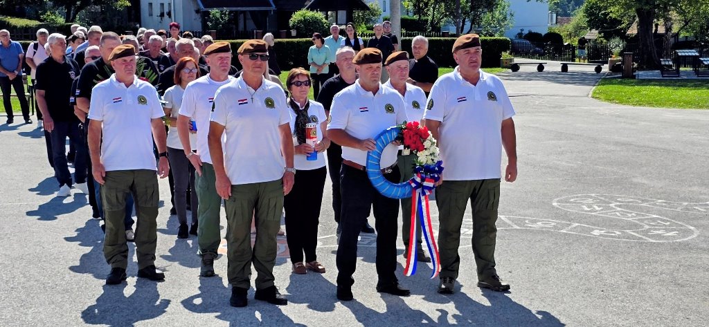 Ratni pripadnici SJP PU varaždinske “RODA” odali počast Josipu Martanu u Hrvatskoj Kostajnici