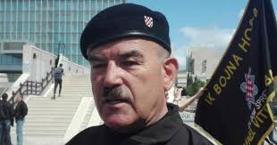 Pukovnik Skejo i bojnik Ćuk poljubili vrata na Pantovčaku: ‘Smetale su im naše kravate‘