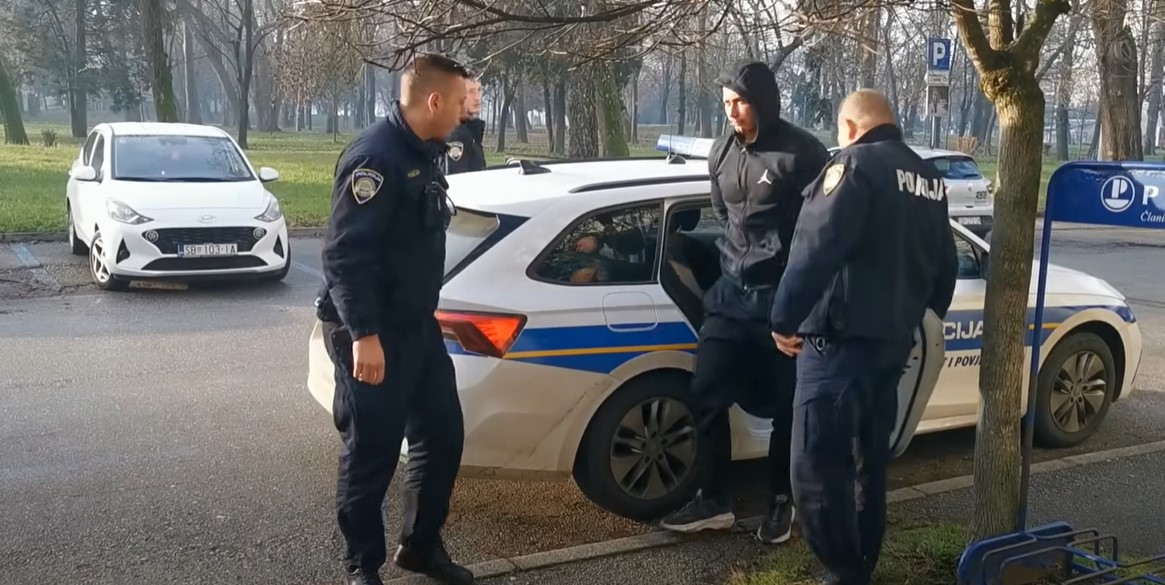 Policajci koji su vodili vojnika u Slavonskom Brodu pod istragom. Izgleda da jednu stvar nisu smjeli napraviti