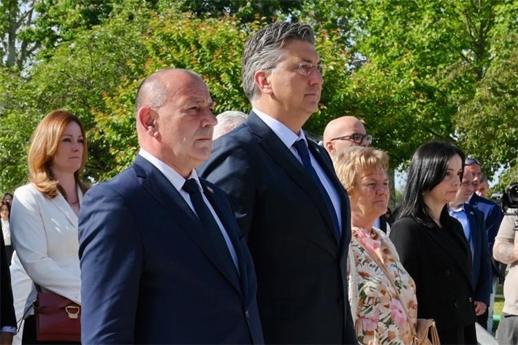 U Slavonskom Brodu obilježen Dan sjećanja na ubijenu i stradalu djecu u Domovinskom ratu