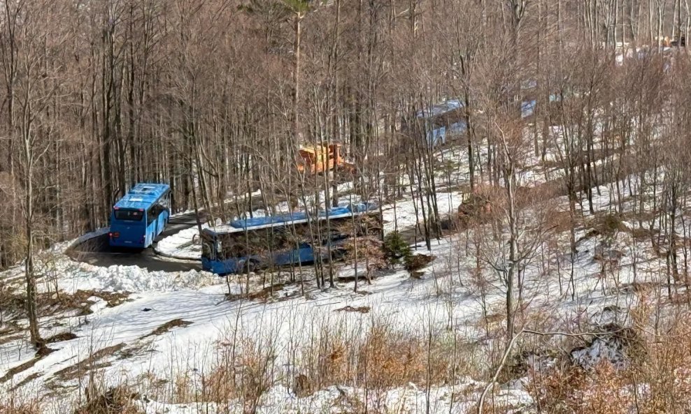 Pomoću teške mehanizacije učenici spušteni sa Sljemena, u konvoju i Tomašević