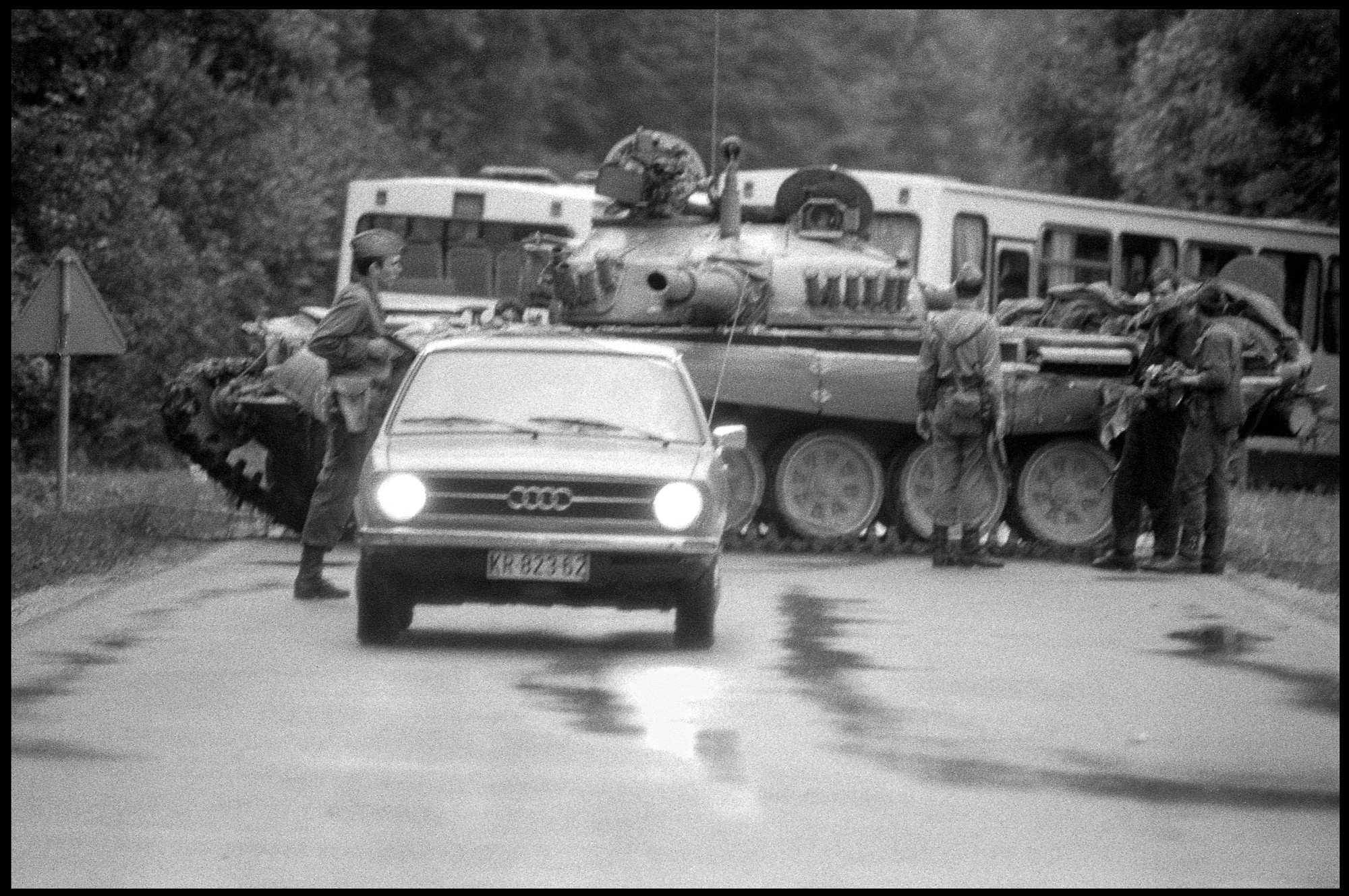 POSLJEDNJI VOJNIK JNA NAPUSTIO SLOVENIJU 25. LISTOPADA