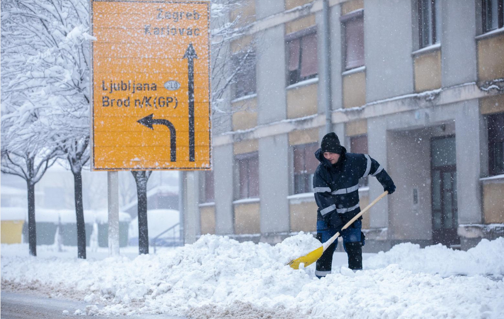 STIŽE SNIJEG U OŽUJKU! Nastupa debeli minus: U nekim dijelovima Hrvatske je već krenulo