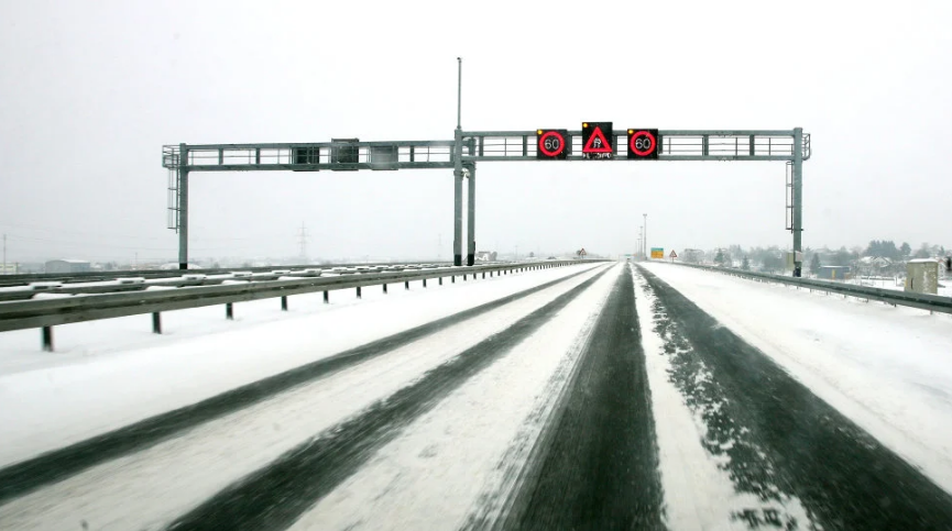HAK: Autocesta A1 između Svetog Roka i Maslenice otvorena samo za osobna vozila zbog jake bure