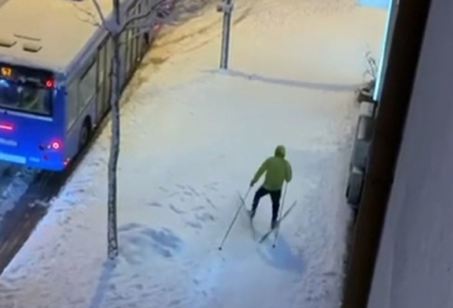 Dio Njemačke u snježnom kaosu: Otkazani letovi, teške nesreće na cestama