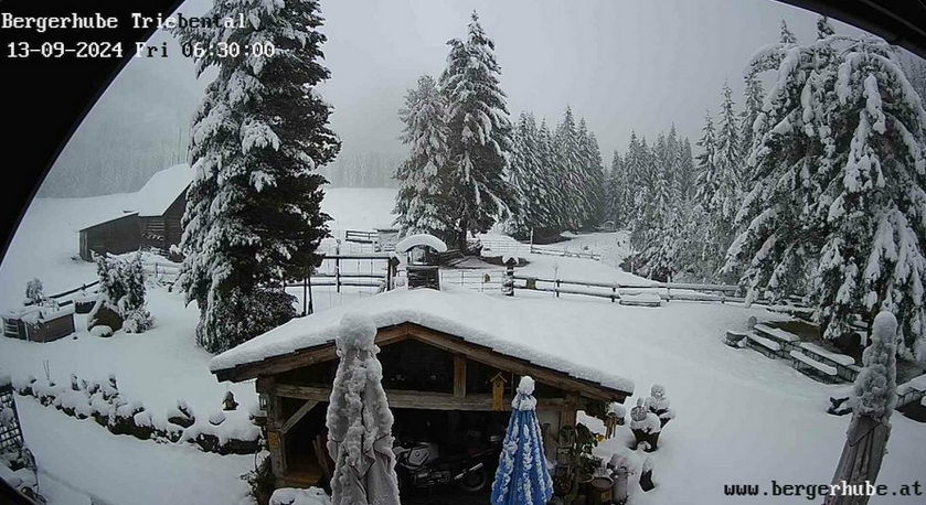 VIDEO Prvi snijeg u Alpama: Zatvorene ceste i pruge, upozorenja za vozače