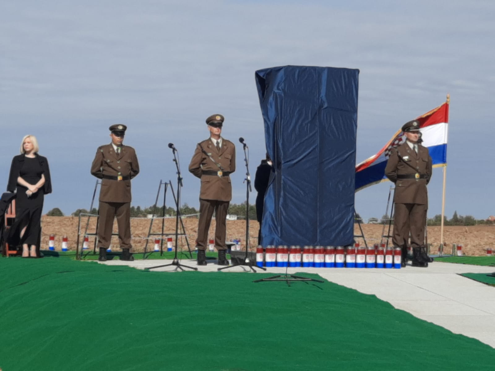 Otvoren spomenik golubice u Sotinskom Ataru: Sjećanje na 68 pogubljenih Hrvata
