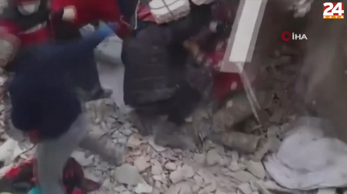 Strašan pad ruševina na spasioce u potrazi za preživjelima u Hatayu