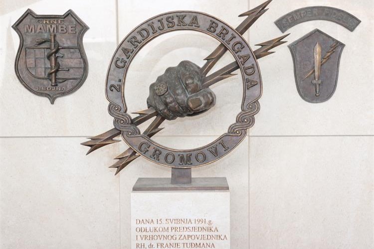 U Rugvici svečano otvoreno spomen-obilježje 2. gardijskoj brigadi Gromovi