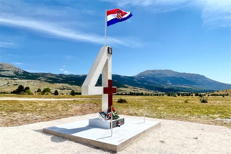 Spomen-obilježje 4. gardijskoj brigadi na Dinari