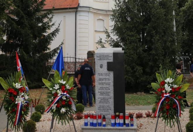 NAJMLAĐI JE IMAO SAMO 18 GODINA: Podignut spomenik petorici mladih branitelja