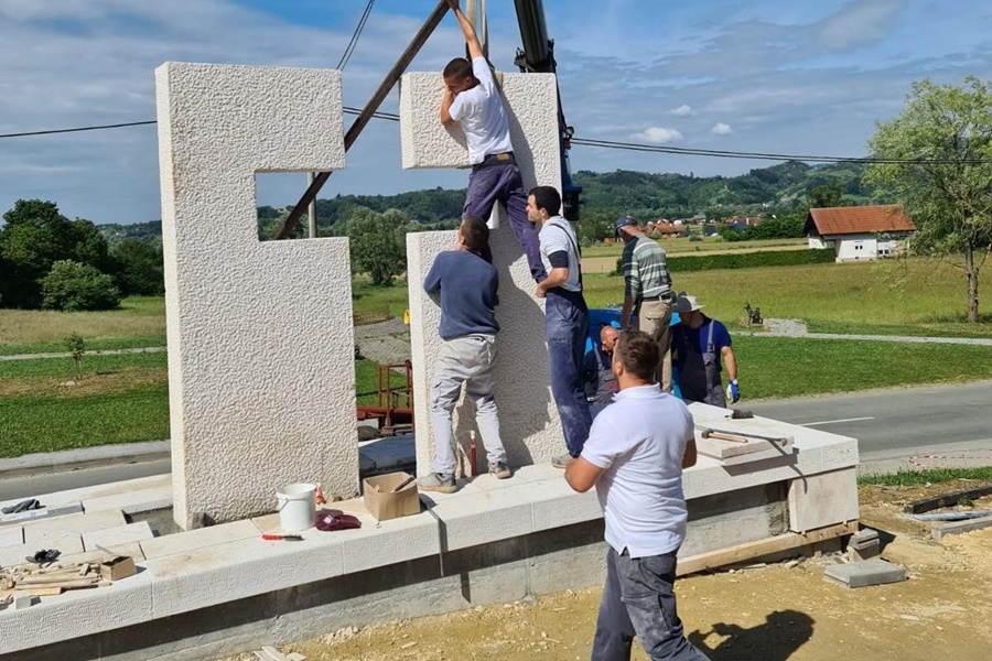 Svečano otkrivanje Spomenika Domovinskom ratu i hrvatskim braniteljima na mjesnom groblju u Kraljevcu na Sutli