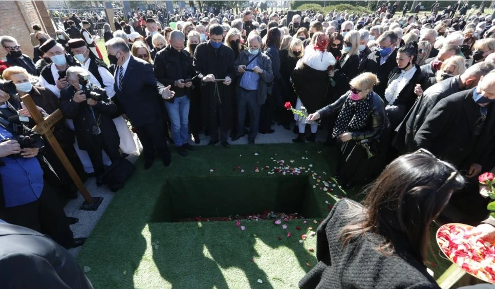 Zbog kršenja mjera na sprovodu Milana Bandića kažnjeni Holding i Gradska groblja, evo kolika je kazna