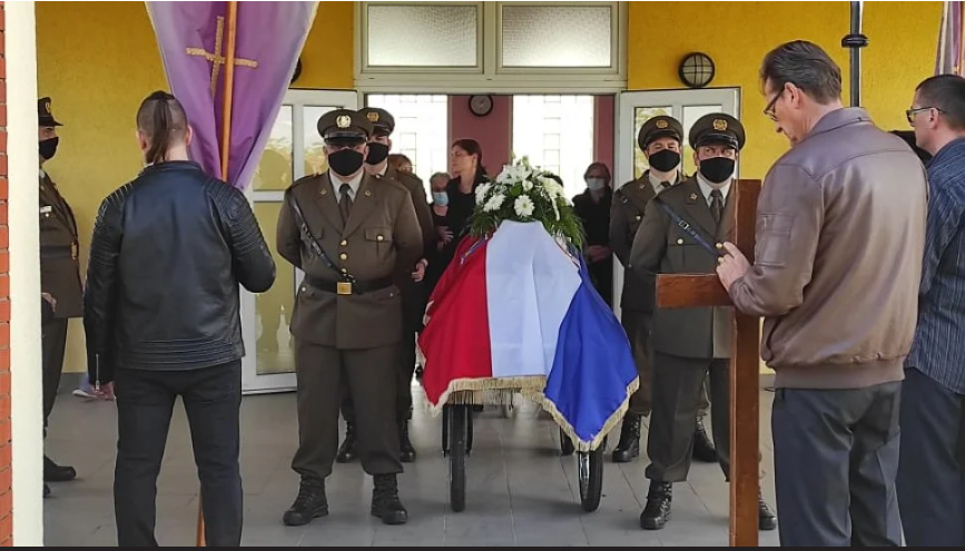 FOTO: U Lovasu pokopan Tomislav Balić, hrvatski branitelj ekshumiran prije nekoliko dana