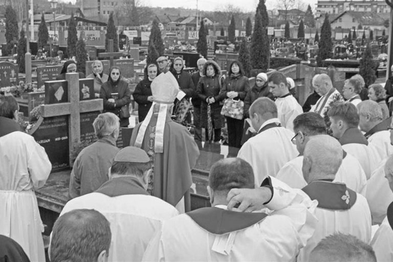 Krvavi pir lažnih antifašista: Potresan video o ekshumaciji tijela masakriranih hodočasnika u Drvaru