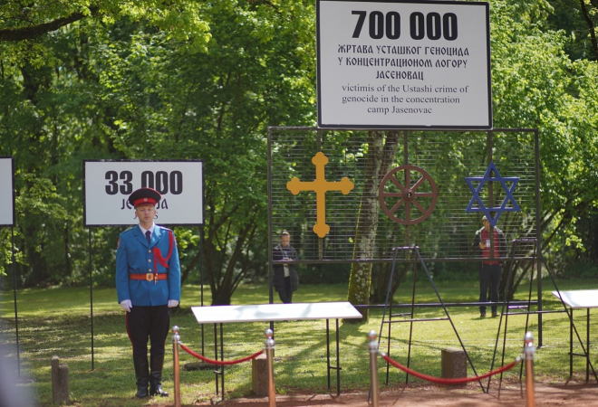 ZA TEKST O JASENOVCU KRIVE HRVATE? ‘Oni su majstori da ulože mnogo para u lobiranje. Tuđman je satima čekao da Clinton izađe iz WC-a i pružio mu ruku’