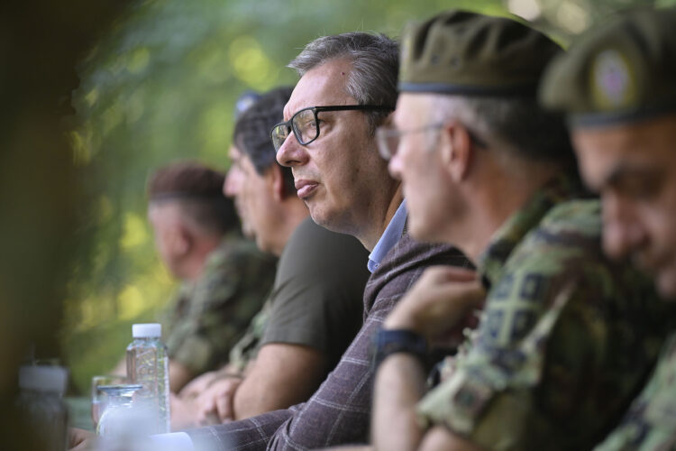 SRBIJA UVODI OBAVEZNI VOJNI ROK Vučić potpisao suglasnost za vraćanje obaveznog vojnog roka