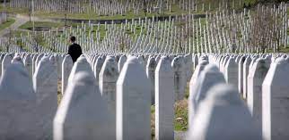 BiH: Stotine pristižu u Srebrenicu, dužnosnici pozivaju da se poštuju žrtve genocida