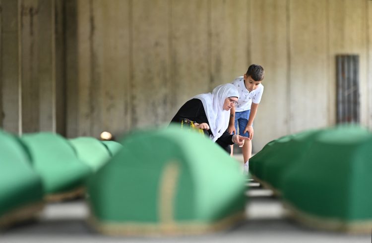 Izglasana rezolucija o genocidu u Srebrenici!