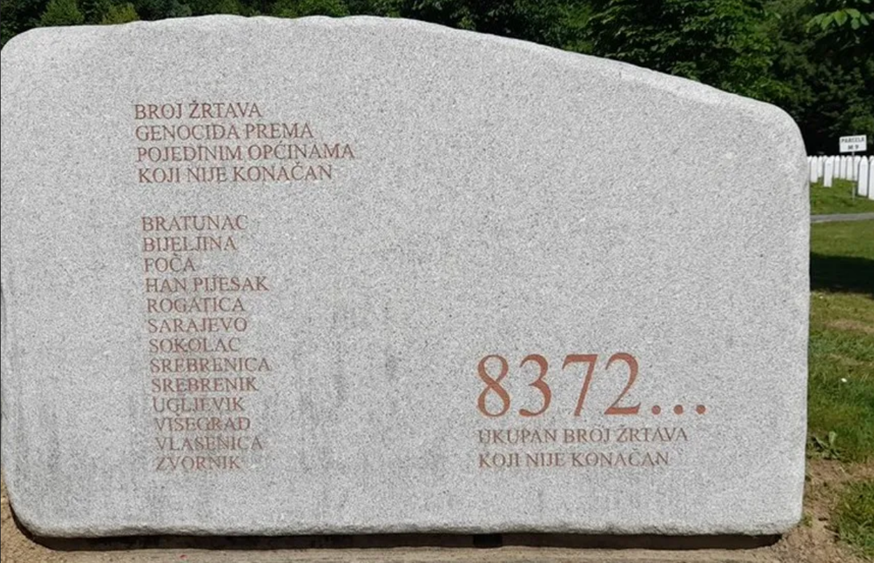 Umirovljeni general vojske bosanskih Srba optužen za genocid u Srebrenici
