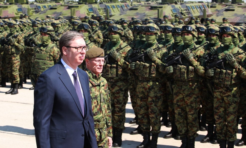 OZBILJNA PRIJETNJA  Vučić stvorio paravojsku, nazivaju se Spartanci: Sastaju se u crkvama, zaklinju se na krv