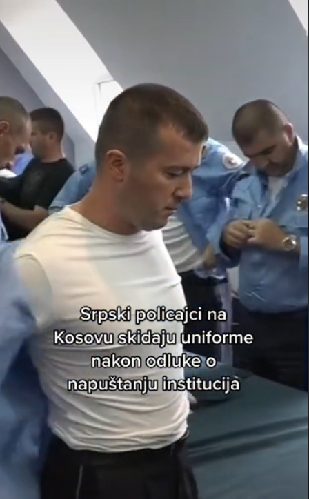 (VIDEO) ‘SRPSKI TEATAR APSURDA’ NA KOSOVU, POGLEDAJTE ‘STRIPTIZ’ POLICAJACA! A onda je zarežao Vulin: ‘On ne može sakriti komplekse i strah od Vučića’