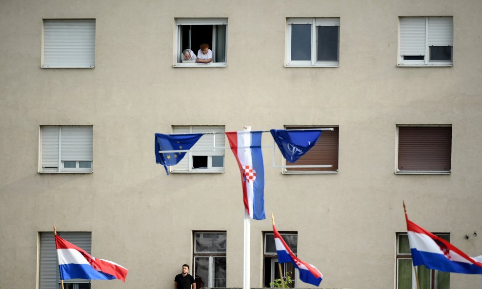 STAMBENO ZBRINJAVANJE   Država će za mlade urediti 2500 stanova i sagraditi još 400 - evo kako do njih