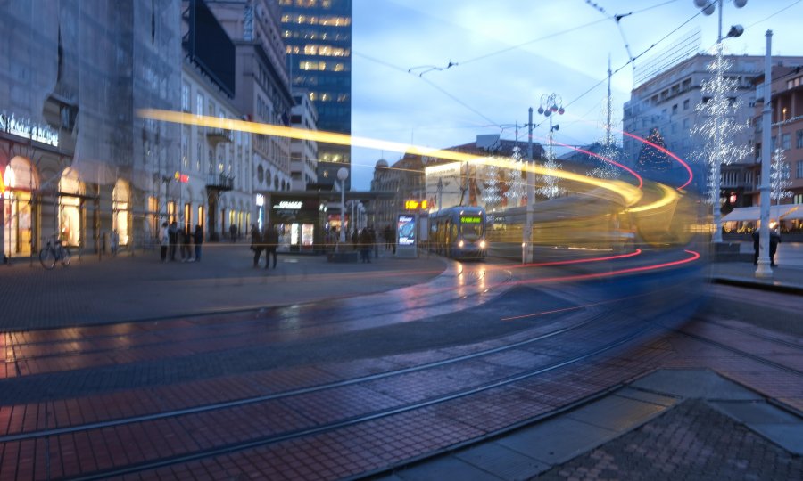 HRVATSKI TREND  Od 2001. imamo pola milijuna stanovnika manje, a u lokalnoj upravi i samoupravi 78 posto više zaposlenih