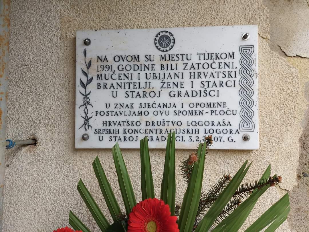 NA OVOM SU MJESTU TIJEKOM 1991.GODINE BILI ZATOČENI, MUČENI I UBIJANI HRVATSKI BRANITELJI, ŽENE I STARCI