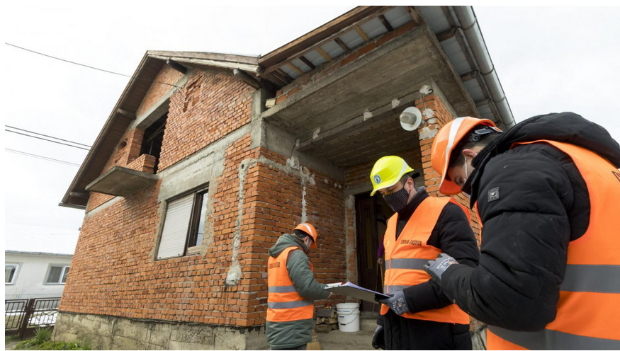 STATIČARI NA BANIJI ‘Ljudi nas vuku i vode do svojih kuća. Mnogi se boje, teško im je objasniti da su sigurne‘