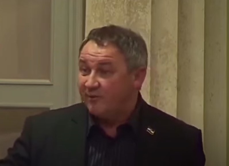 ĆIRILICA UKINUTA, A NJEMU SE JOŠ SUDI! Culej: ‘Moji prijatelji, koji su bili za skidanje ploča, sada piju s Milanovićem koji ih je postavio’